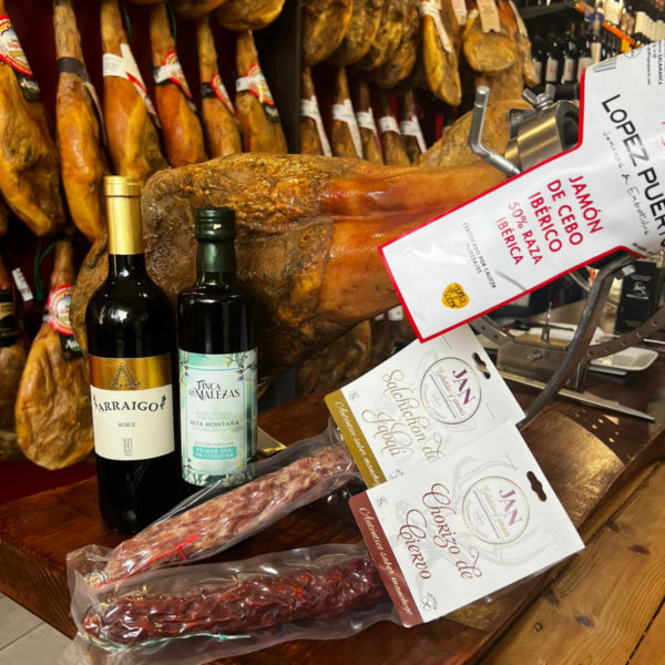 Lote Jamón, aceite, vino, salchichón y chorizo